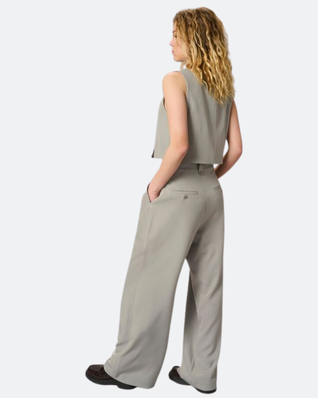 Disamw Vest – My Essential Wardrobe