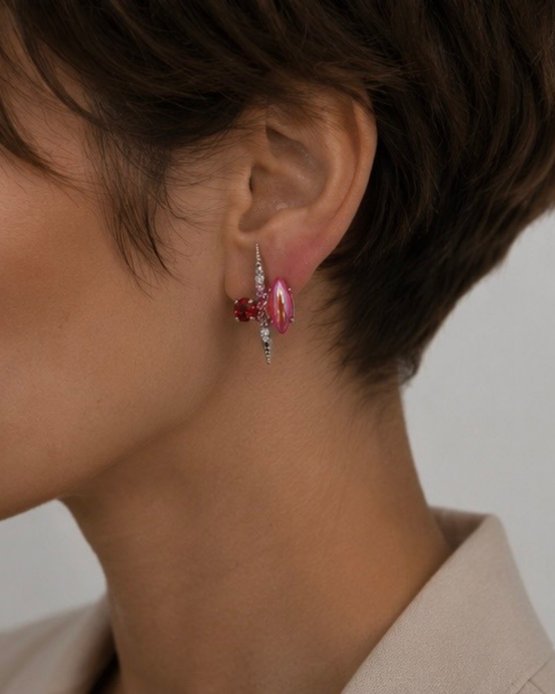 Red Silver Stud oorbellen